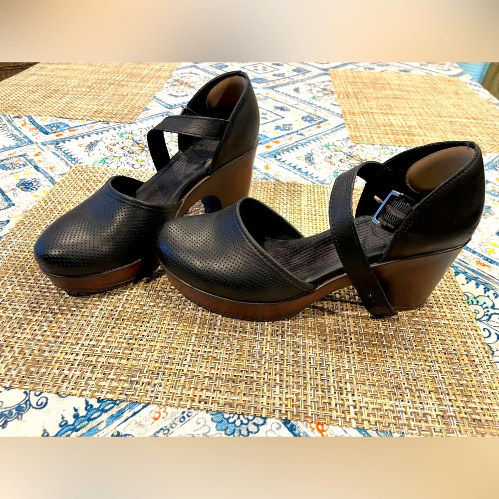 Black leather clogs size 9. These are Boc brand. Bought at Famous foot ware